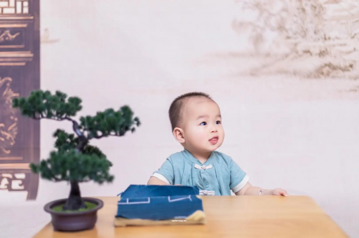 进贤满月宝宝放屁臭 进贤满月宝宝放屁臭