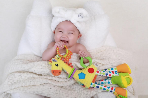 进贤三个月宝宝正确抱姿